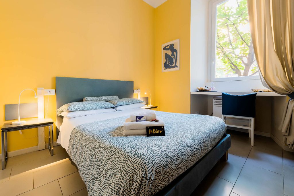 Camera Yellow Paola Guest House